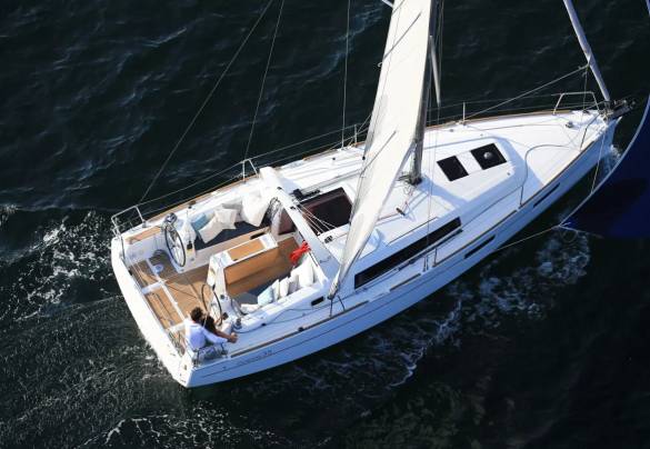 Sunsail Oceanis 35