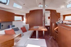 Sunsail Oceanis 35