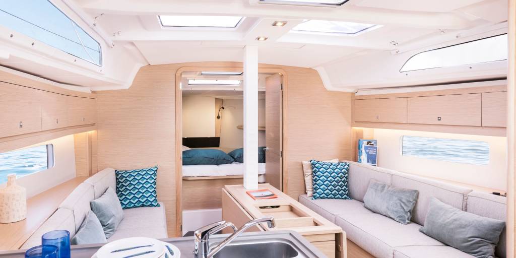 Sunsail 37.3 Layout
