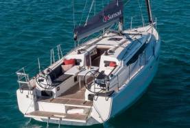 Sunsail 38.0 Exterior