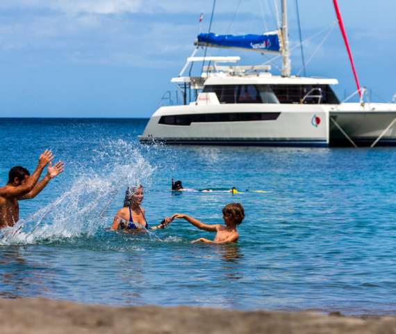 Sunsail Katamaran und Spass im Wasser